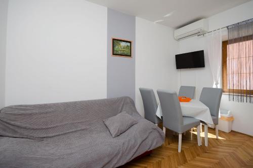 Apartments Mirjana B - image 3