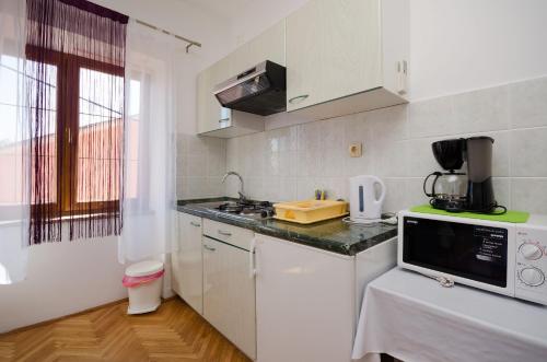 One-Bedroom Apartment with Sea View image 8