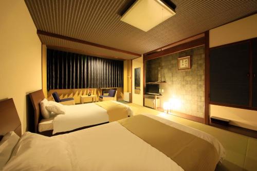 room detail thumbnail 1