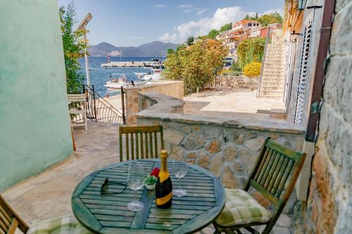 المرافق, Apartments Bigovo Veljic in بيجوفا