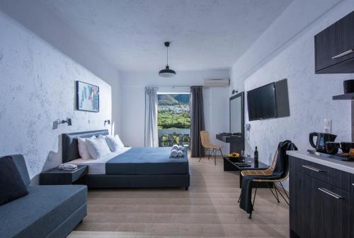 Indigo Inn Ideally located in the Chersonisos area, Indigo Inn Hersonissos promises a relaxing and wonderful visit. Offering a variety of facilities and services, the property provides all you need for a good ni