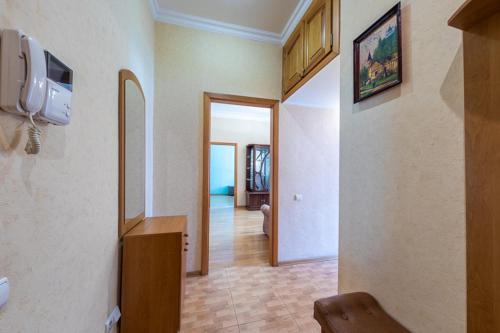 Apartment near Lva Tolstoho Square
