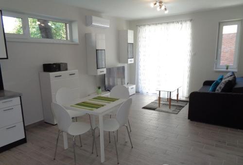  Szeged Földszinti apartman 15 perc sétára a belvárostól. in Szeged