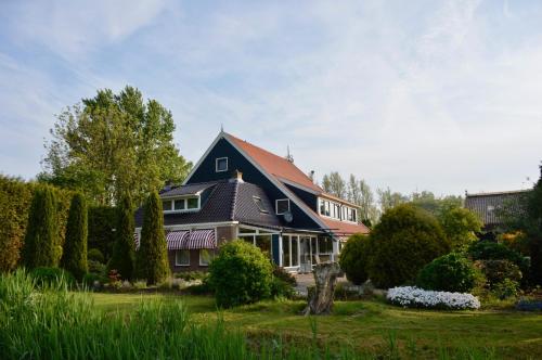 ทัศนียภาพภายนอกโรงแรม, Vakantiehuis het Voorhuis op Landgoed koepeltjesplaats in สกูล