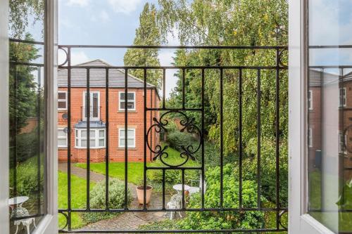Trent Bridge 5* Garden Apartment With Free Parking, Nottingham, Nottinghamshire