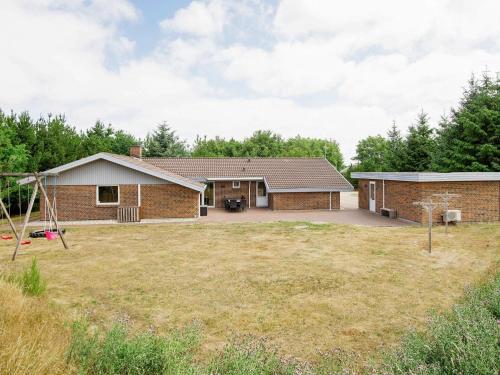 9 person holiday home in Bl vand