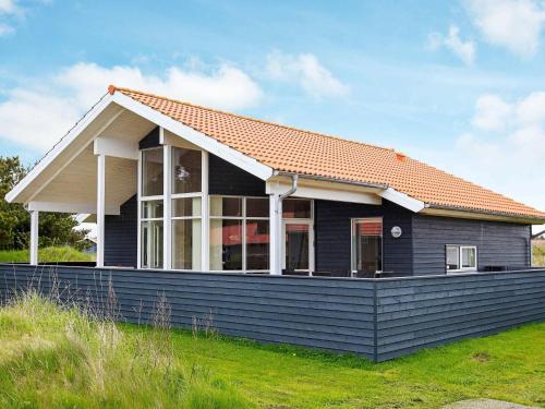  Three-Bedroom Holiday home in Ulfborg 23, Pension in Fjand Gårde