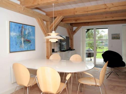 Two-Bedroom Holiday home in Blåvand 13 - image 2