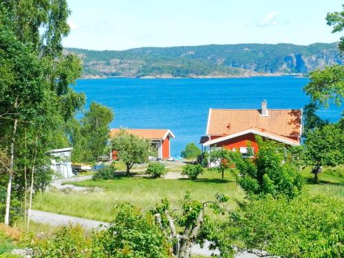 6 person holiday home in BRASTAD