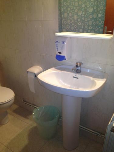 Hostal Carlos III - image 3