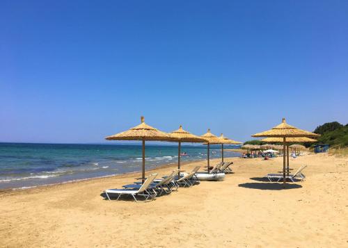  White Villas in Dhounaíika