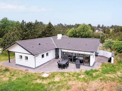 Four-Bedroom Holiday home in Blåvand 40 