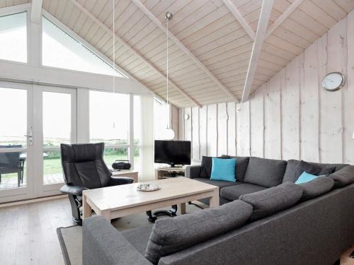 Three-Bedroom Holiday home in Blåvand 64 - main image