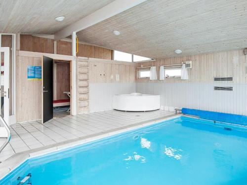 Плувен басейн, 10 person holiday home in Fan in Sonderho