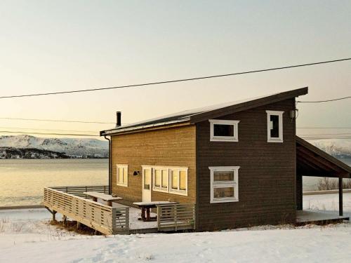 . 6 person holiday home in Nord Lenangen