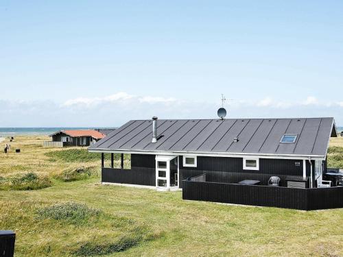  Three-Bedroom Holiday home in Hjørring 25, Pension in Lønstrup