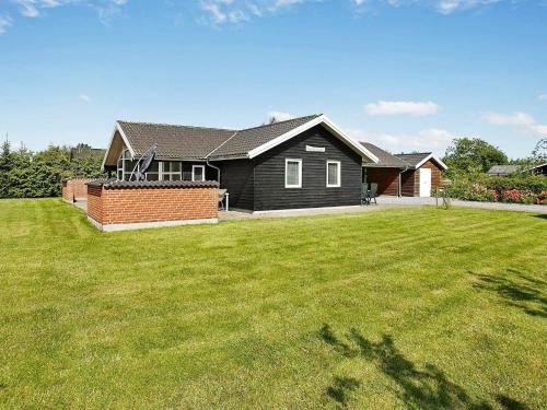  Three-Bedroom Holiday home in Storvorde 19 in Egense