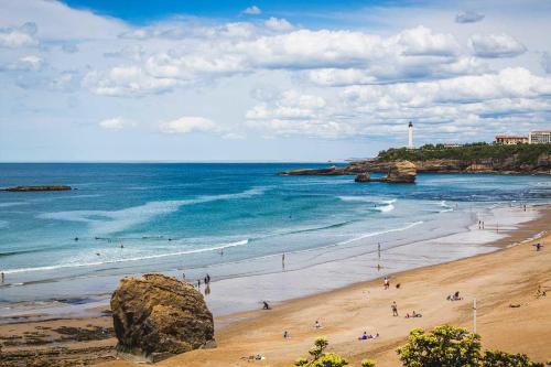 PERSPECTIVE KEYWEEK Beachfront Apartment with Parking Biarritz Center - image 8