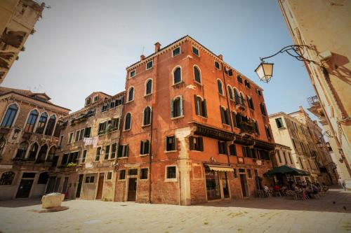 Casanova Penthouse near Rialto rooftop view, Venice