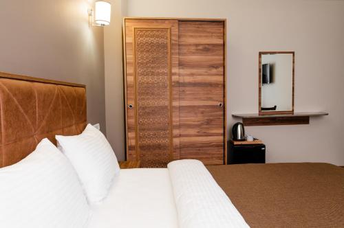 Madame Roza Hotel Room Type - Standard Double Room