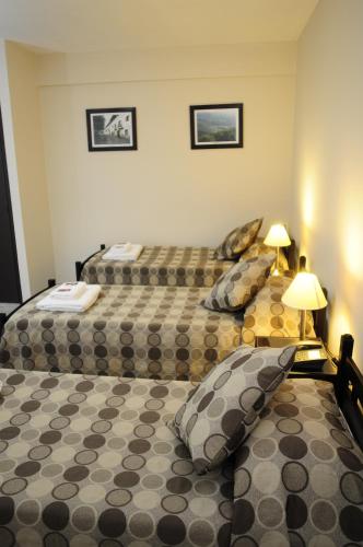 3 twin beds