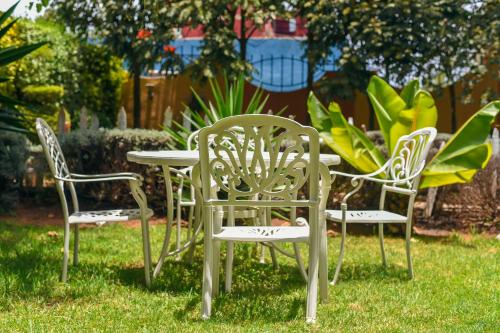 Sodas, Falcon Heights Hotel in Nanjukis