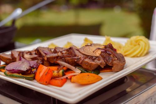 Maistas ir gėrimai, Falcon Heights Hotel in Nanjukis