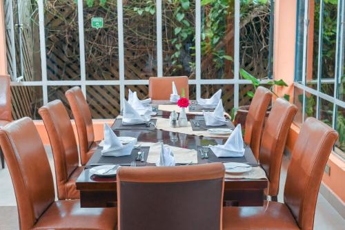 Restoranas, Falcon Heights Hotel in Nanjukis