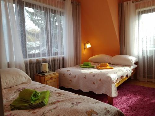 1 double bed, 1 twin bed