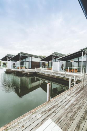 Caves Coastal Bar & Bungalows