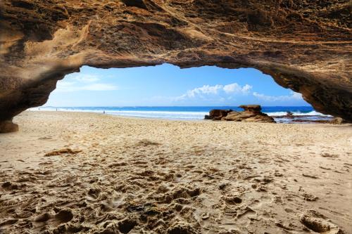 Caves Coastal Bar & Bungalows