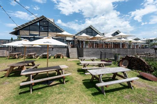 Caves Coastal Bar & Bungalows