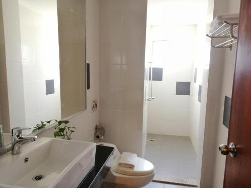 Bathroom, TD Mutiara Hotel in Semporna