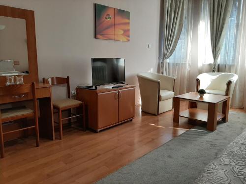 Sin-Kom Hotel Garni - image 9