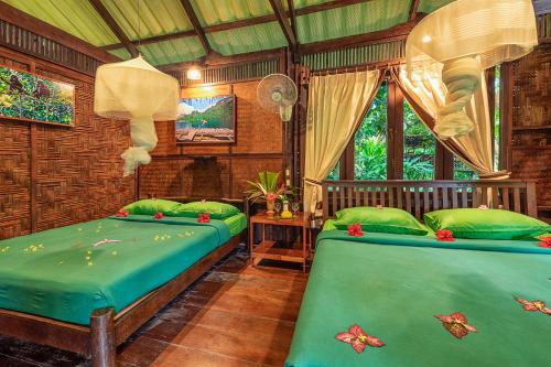 Khao Sok Riverside Cottages