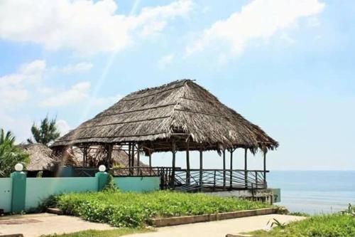 ARIA RESORT-FREE SWIMMING POOL, Relax by sea Hồ bơi miên phí và bãi tắm riêng, 40m ra biển