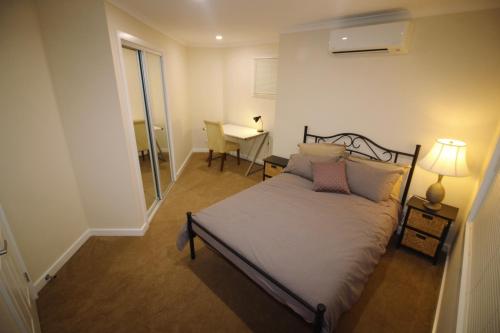 Silver House - Melbourne Airport Accommodation