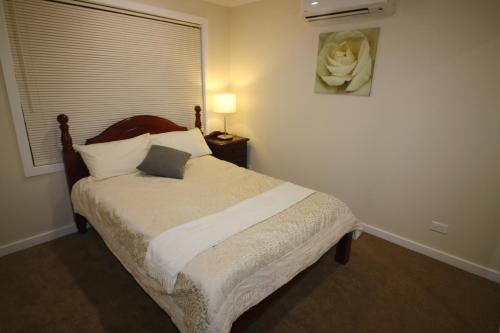 Silver House - Melbourne Airport Accommodation