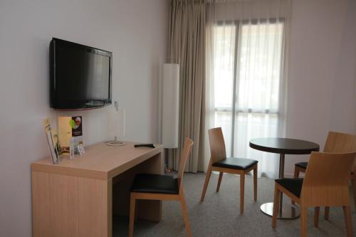 Esatitude Hotel - image 2