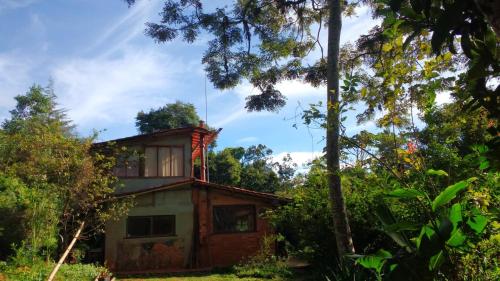 Canto do Jacarandá (Casa no Vale do Matutu)