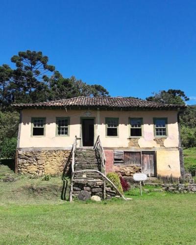 Canto do Jacarandá (Casa no Vale do Matutu)