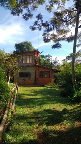 Canto do Jacarandá (Casa no Vale do Matutu)