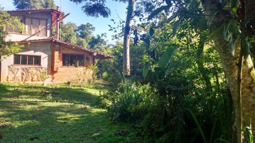 Canto do Jacarandá (Casa no Vale do Matutu)