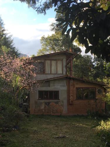 Canto do Jacarandá (Casa no Vale do Matutu)