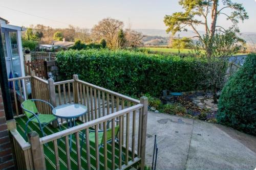 Small snug en-suite with stunning views near Lyme Regis - Contactless Check-In