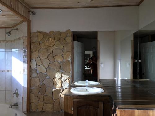 ห้องน้ำ, Bella Vista Ranch Ecolodge in เตอร์เรียลบ้า