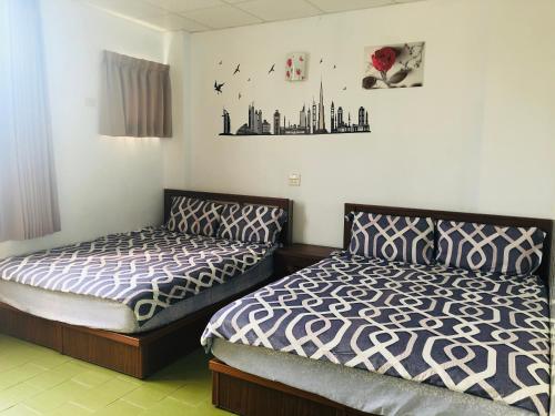 2 double beds
