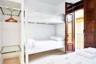 AMC Granada Hostal, Granada (photo 5)