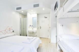AMC Granada Hostal, Granada (photo 6)
