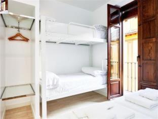 AMC Granada Hostal, Granada (photo 8)